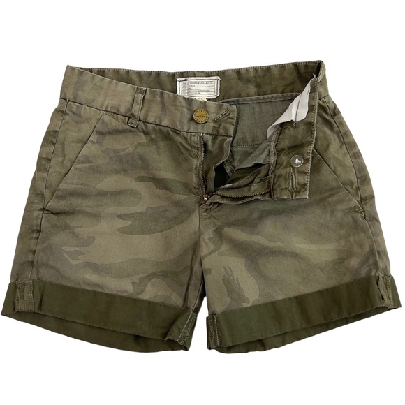 Current/Elliott The Captain Rolled Shorts in Army Camo - Picture 4 of 15
